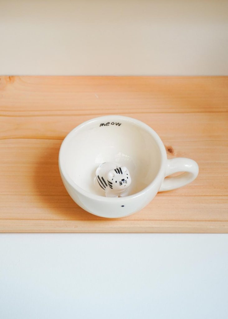 فنجان طرح گربه نشسته